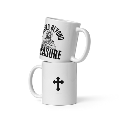 Back view of white mug with crucifix: Ceramic mug featuring a crucifix on the back, representing Christ’s love and sacrifice.